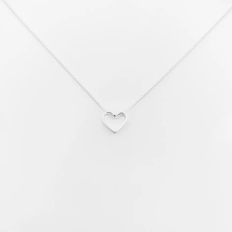 Collar de corazón hueco